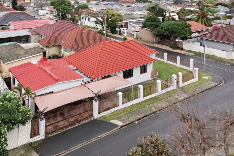 4 Bedroom Property for Sale in Oakdale Western Cape